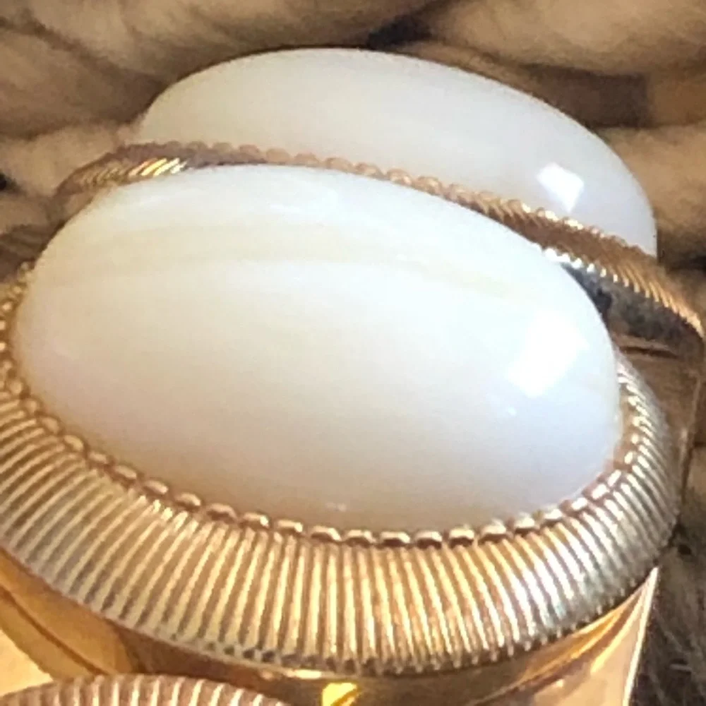 Vintage Two Sisters cream quartz stone bracelet